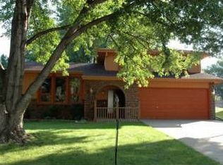 11612 Queens Dr, Omaha, NE 68164
