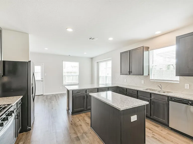 2934 Lawrence Park Ct — Photo 9