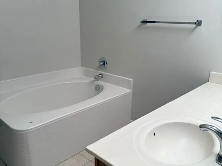 744 Paris Dr — Photo 17