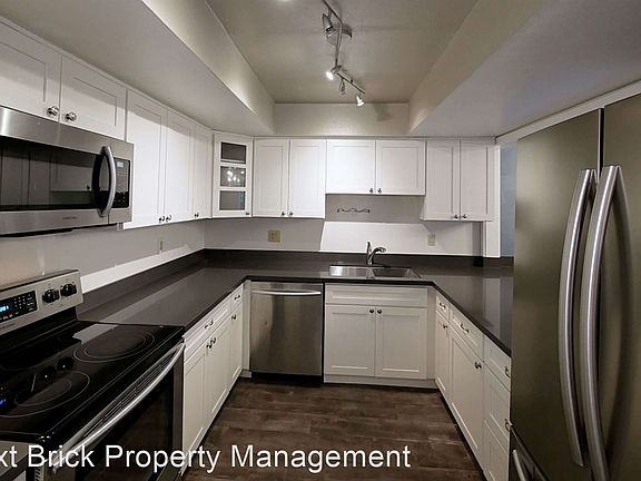 4th image of 10520 NE 32nd Pl APT J-104