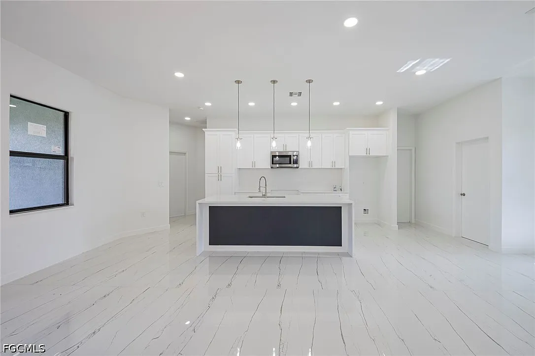 3 bed, 2.0 bath, 1661 sqft, $1,950 — Photo 4