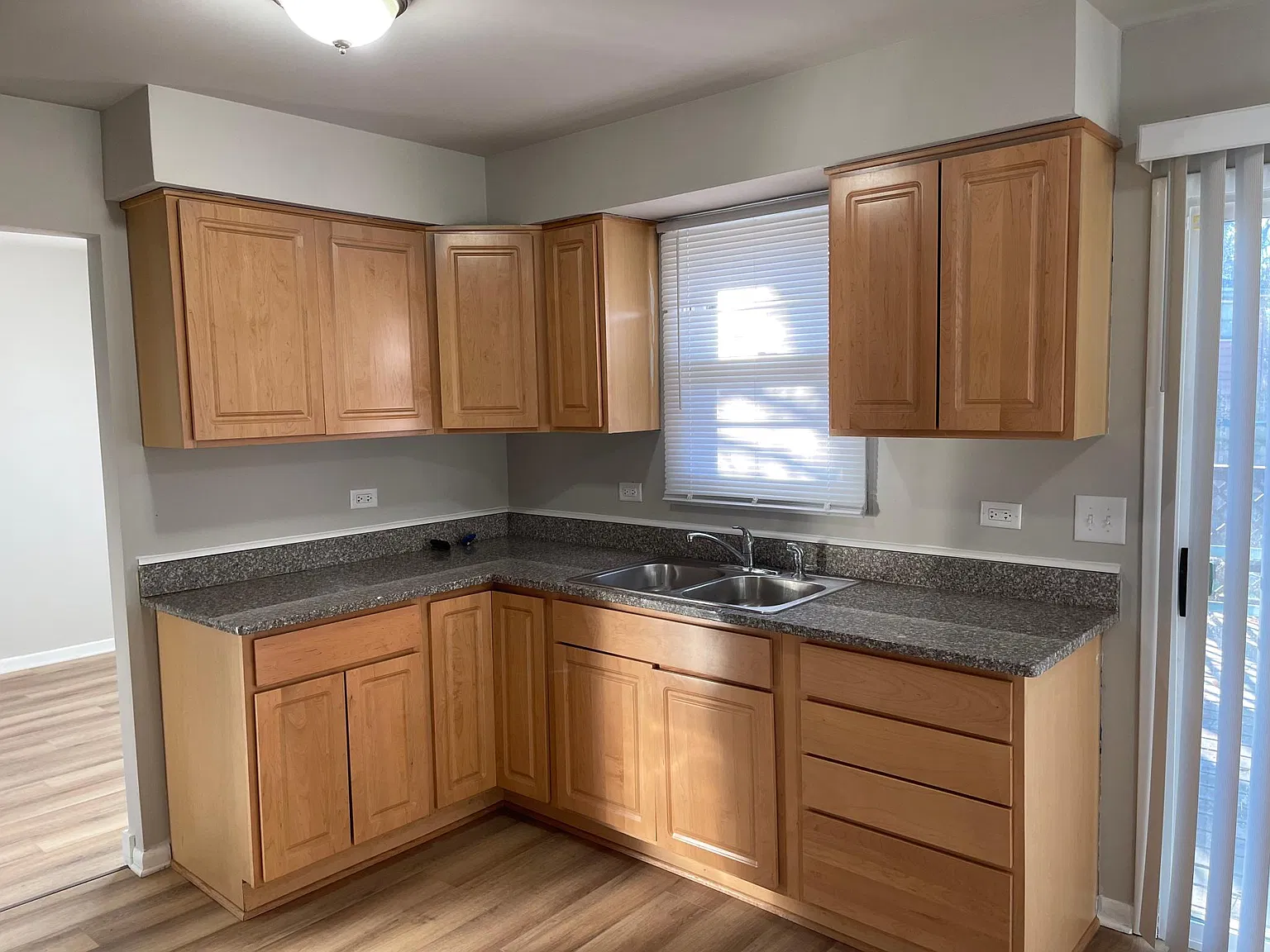 3 bed, 1294 sqft, $2,600 — Photo 3