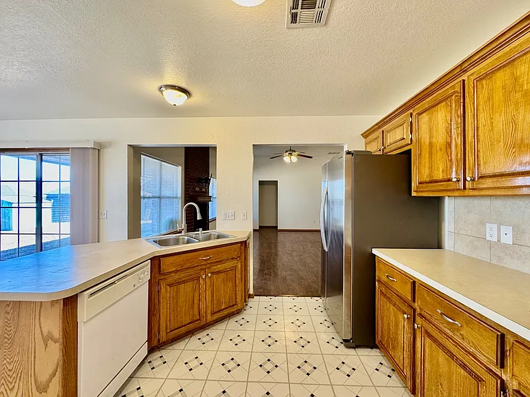 8221 Greer Way — Photo 15