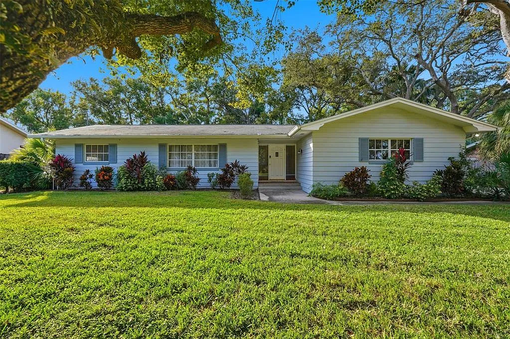 4 bed, 2.0 bath, 1895 sqft, $5,000 — Photo 1
