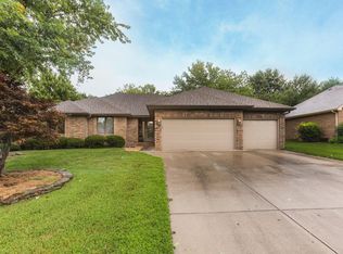 1035 E National Place Blvd, Springfield, MO 65810