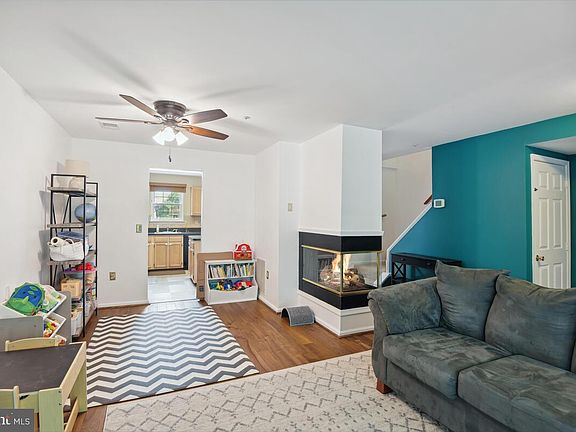 2nd image of 2461 Wentworth Dr