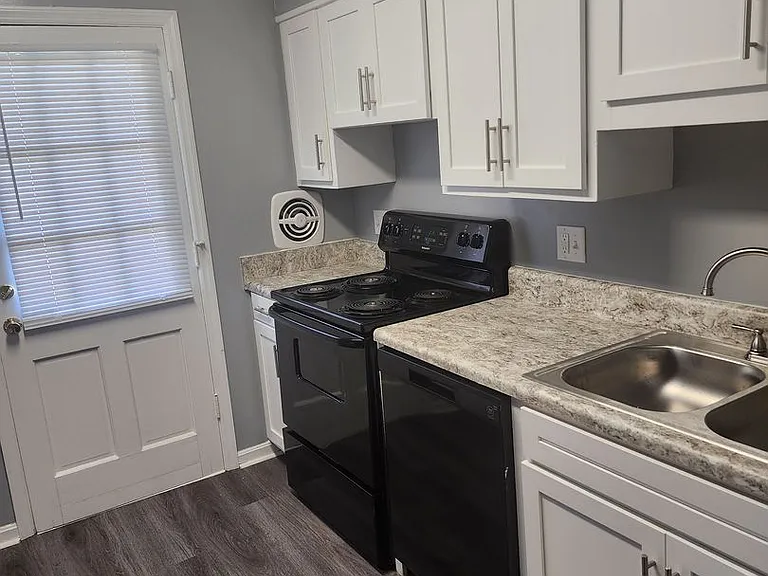 Huntingdon Apartments — Photo 60