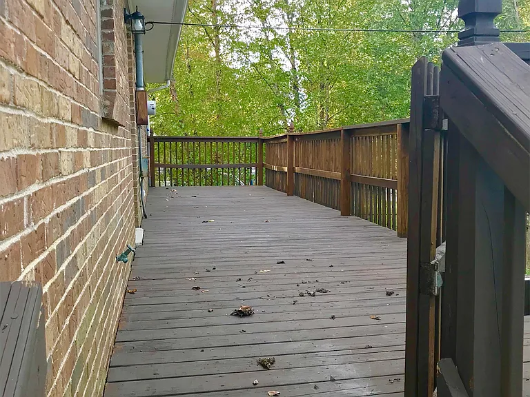 220 Highwood Dr — Photo 7