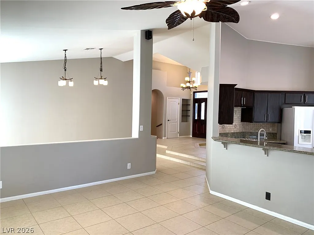 4 bed, 2.5 bath, 2608 sqft, $3,965 — Photo 4
