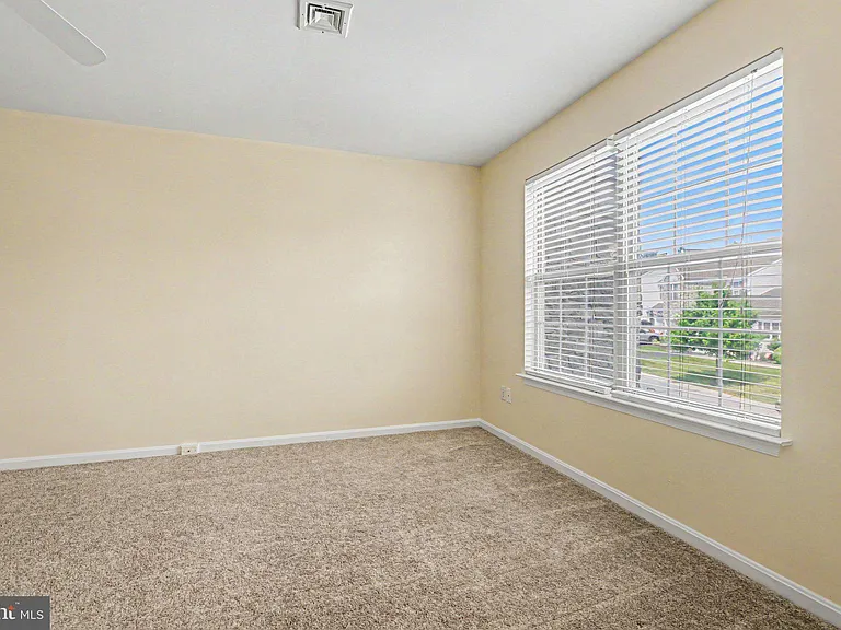 645 Springhouse Ln — Photo 23