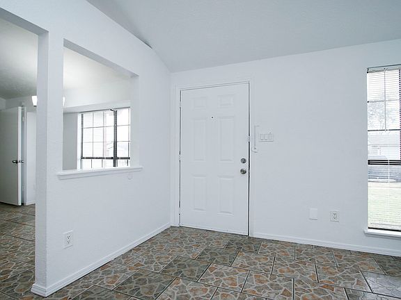 9-web-or-mls-24303-running-iron-dr_02042025