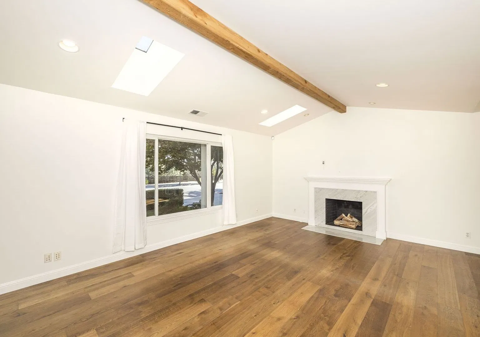Wonderfully Updated 3 Bed, 2 Bath Home in the Willows — Photo 3