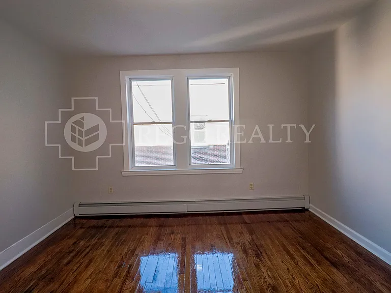 455 Edgewood St #302 — Photo 5