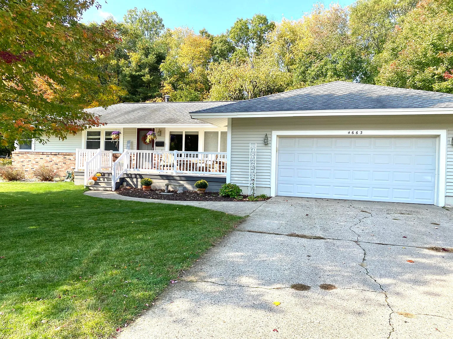 4663 Susan St photo 1