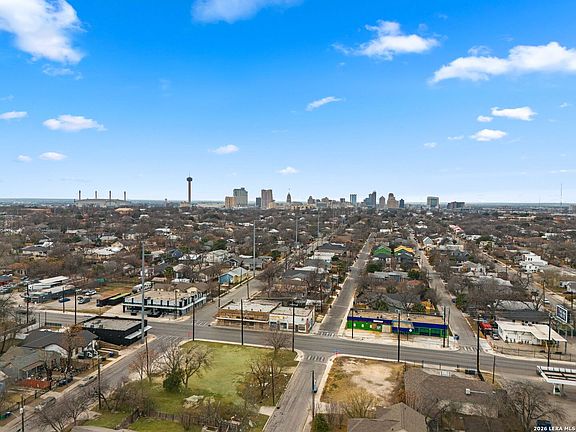 4th image of 802 N New Braunfels #1 LOT 1&2