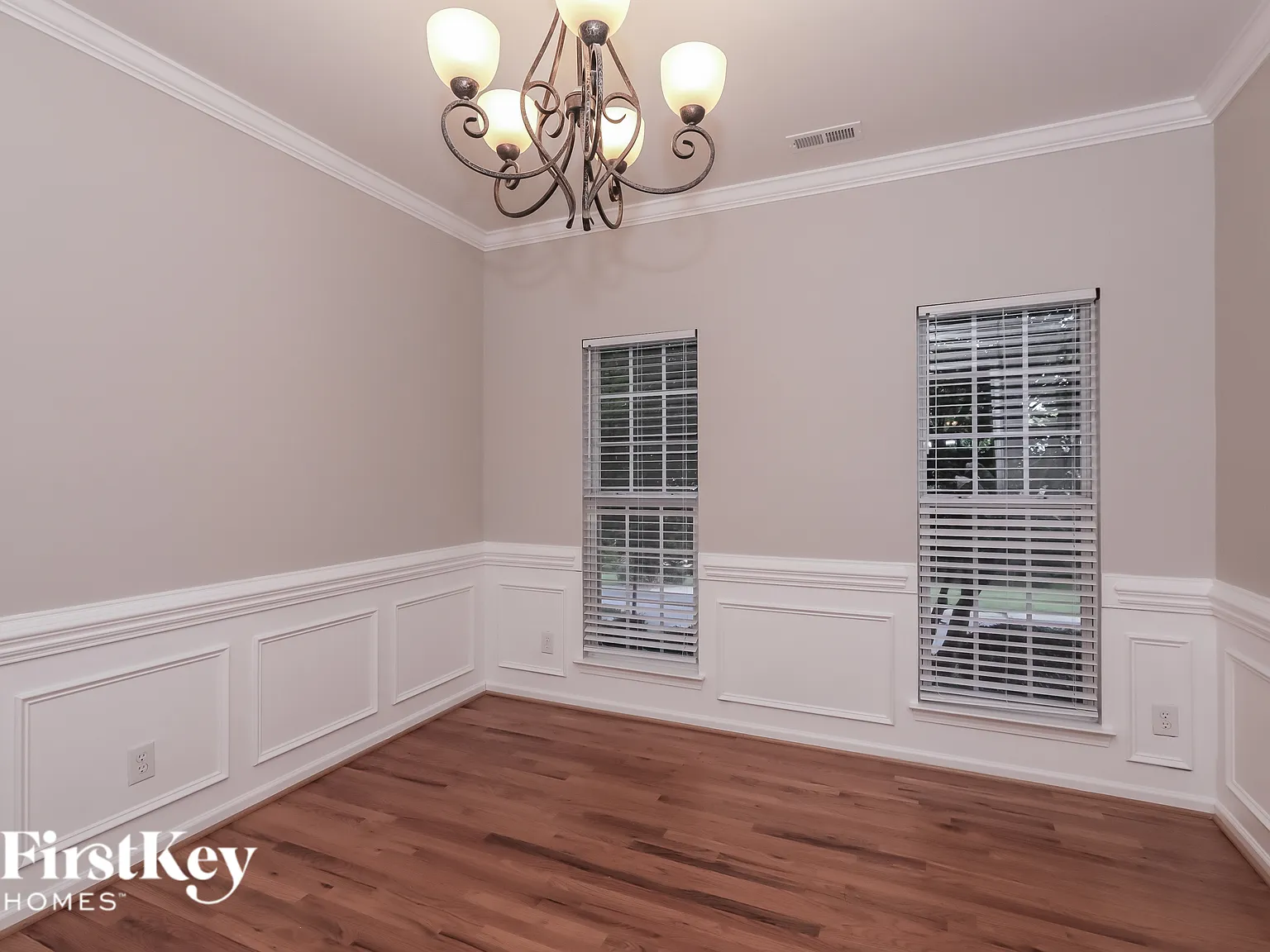 4 bed, 2.5 bath, 2550 sqft, $2,575 — Photo 4