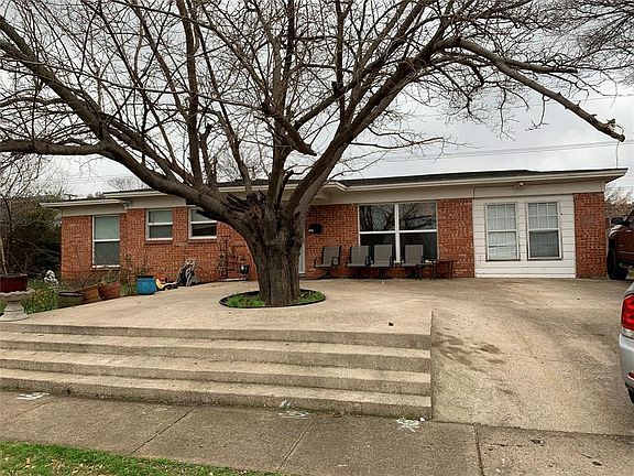 2nd image of 121 Berkshire Ln