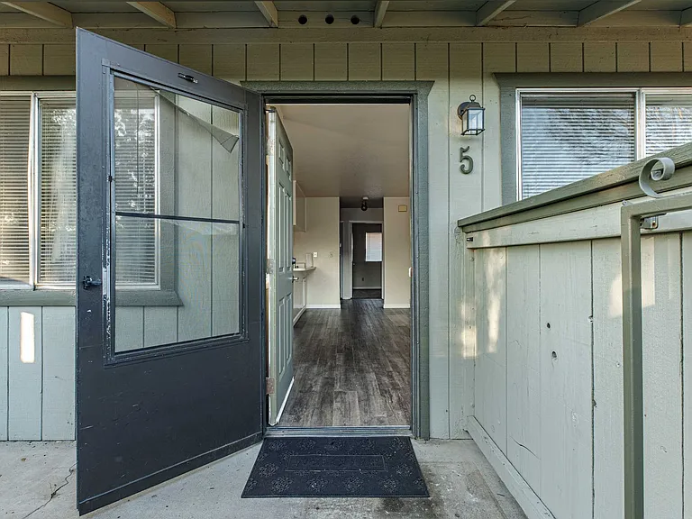 1229 W Roseburg Ave — Photo 24