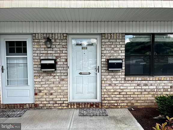 2nd image of 211 Silver Ct
