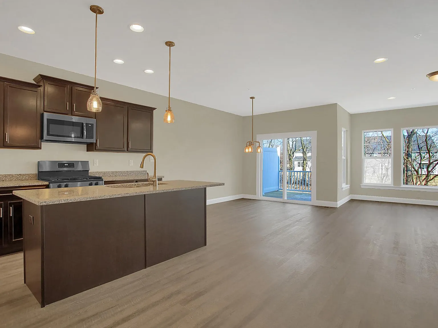 3 bed, 1900 sqft, $2,500 — Photo 4