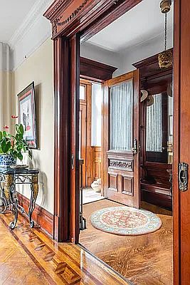 5th image of 277 Windsor Pl