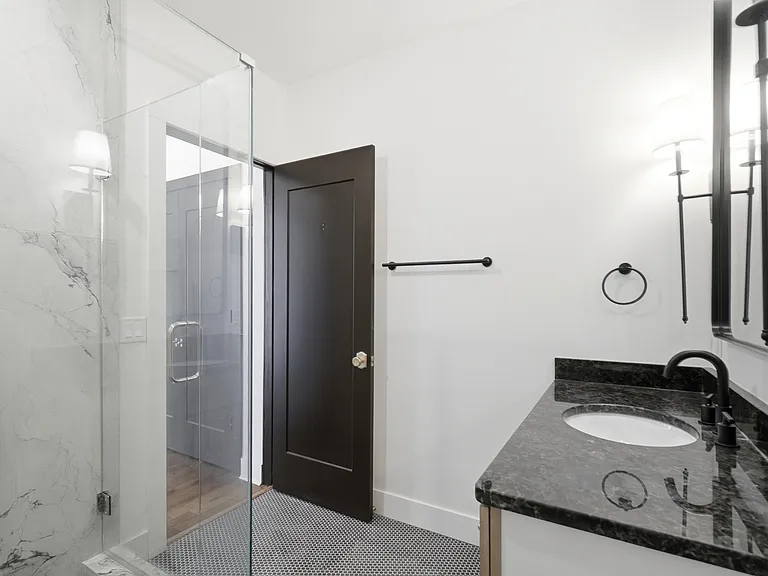 907 Main St #10 — Photo 22