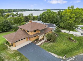 N4071 Marshview Ct, Cambridge, WI 53523