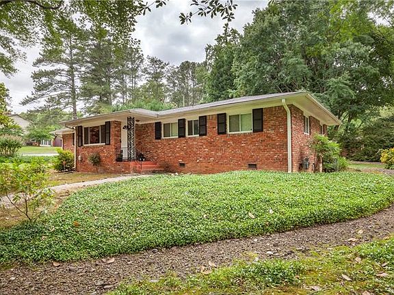 3rd image of 2491 Princess Ln SE