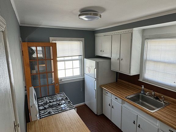 4th image of 12756 Venness St