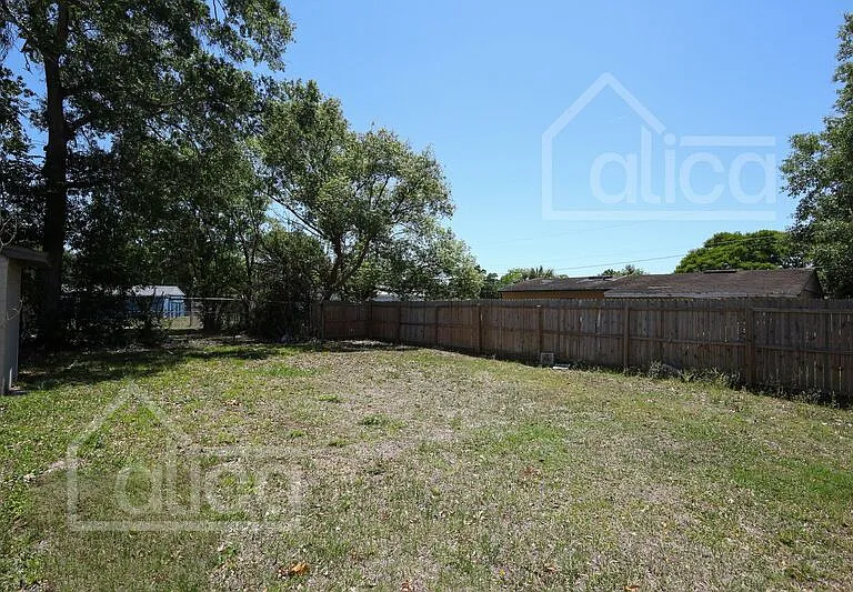 3810 Thompson St — Photo 18