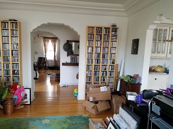 5th image of 1533 S Holt Avenue # Top Floor
