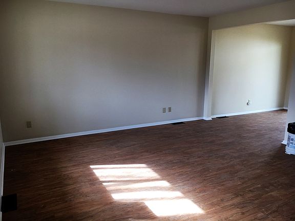 3rd image of 1216 Shanley Dr