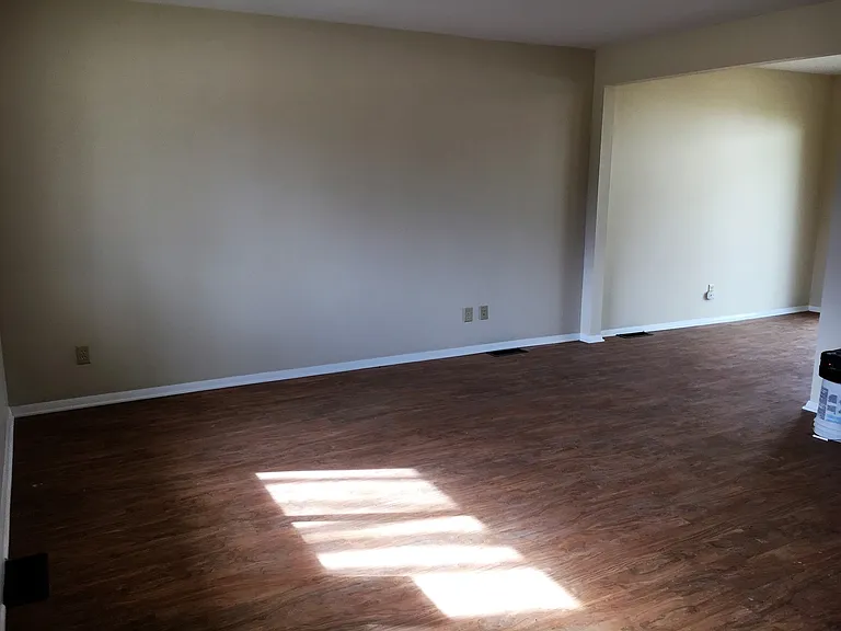 1216 Shanley Dr — Photo 3
