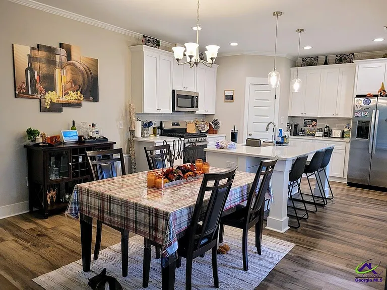 556 Shady Greens Dr — Photo 6