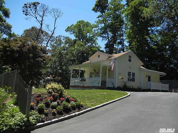 3rd image of 8 Hollis Dr
