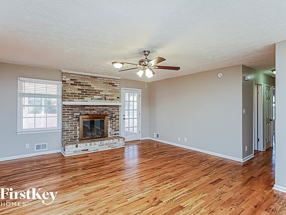 5th image of 473 Edwards Ct