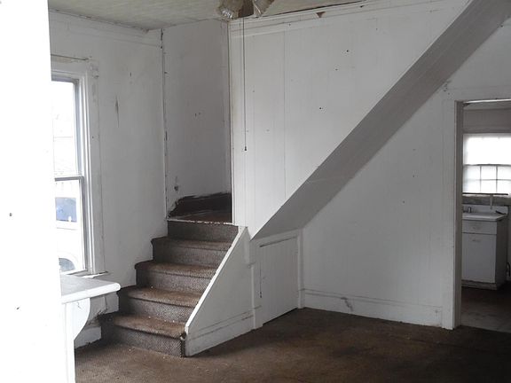 5th image of 234 E Oak St