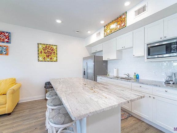 2nd image of 120 Carmen Ln