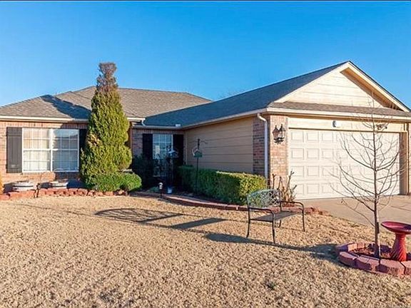 3rd image of 2905 Village Dr