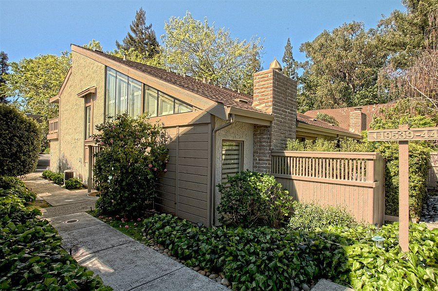 1st image of 19544 Vineyard Ln