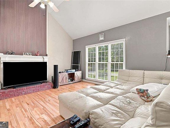 5th image of 228 Meryton Cir