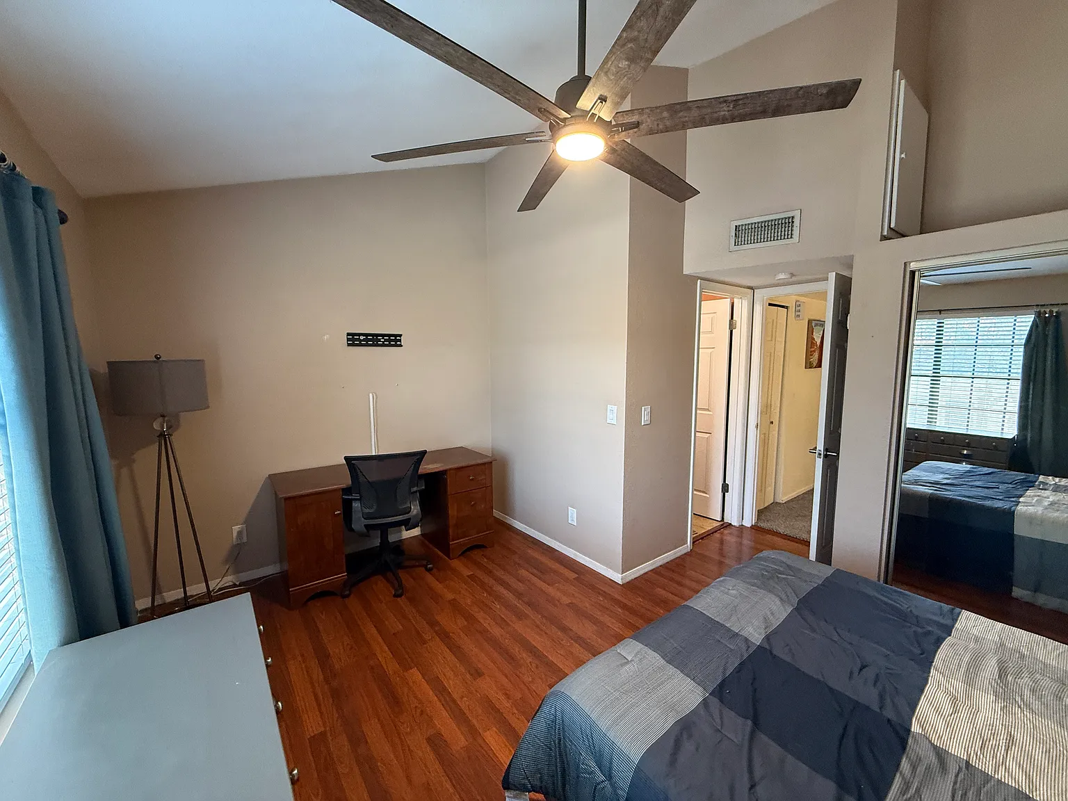 2 bed, 1046 sqft, $1,100 — Photo 2