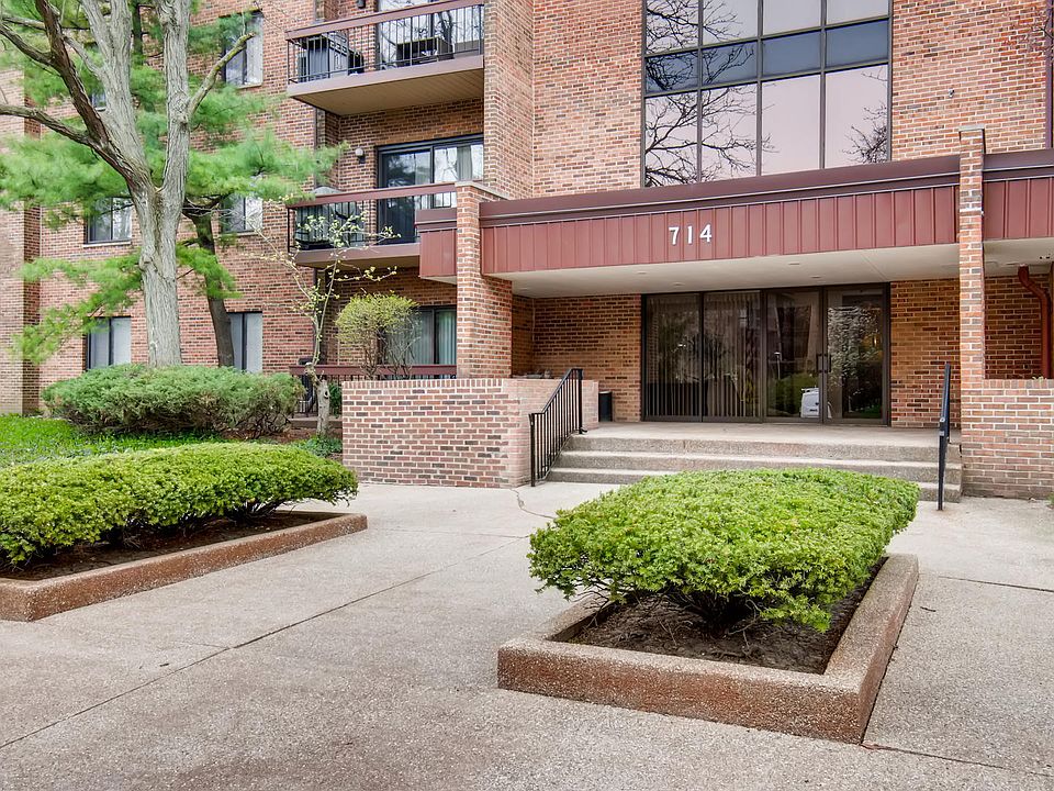 1st image of 714 Walnut Dr APT 402