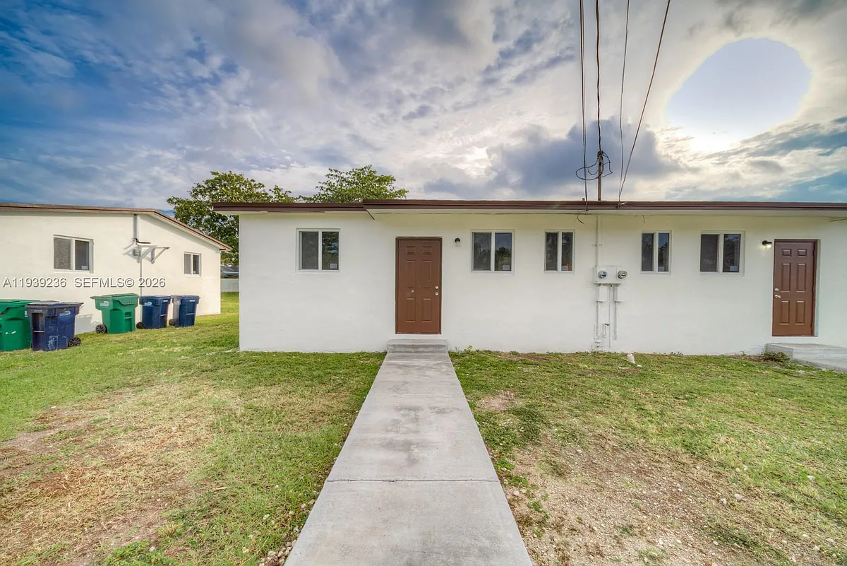 Building Photo - 10290 SW 177th St #10290