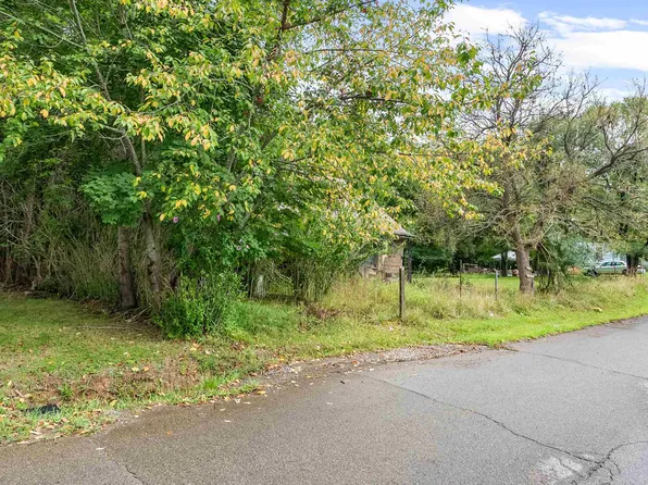 1703 Case Knife Rd, Pulaski, VA 24301