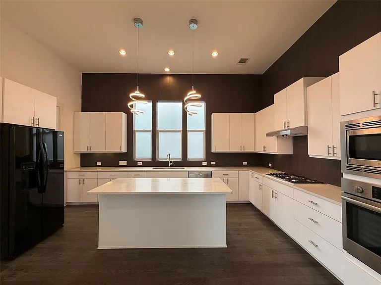 6117 Seville Dr — Photo 5
