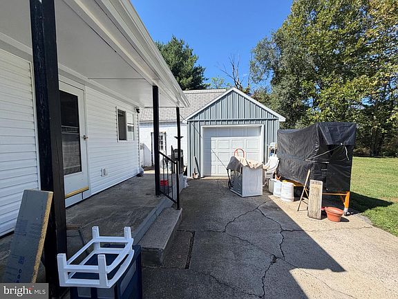 4th image of 4093 Sycamore Grove Rd