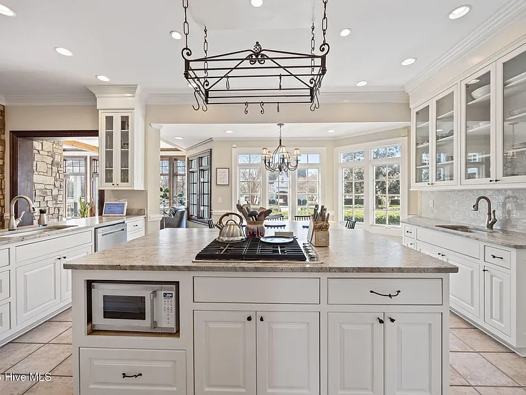 Lexington Dr — Photo 15