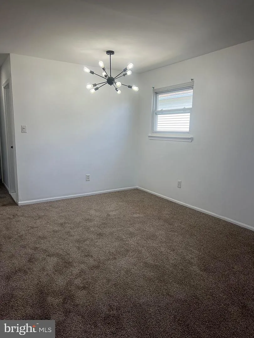 2 bed, 1.0 bath, 2016 sqft, $1,875 — Photo 3