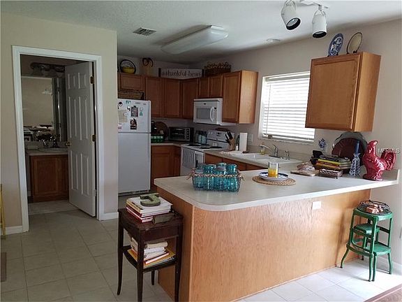 5th image of 141 Woodknoll Pl